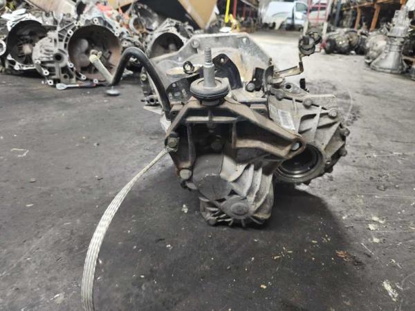 BOITE DE VITESSE MANUEL RENAULT MASTER / OPEL MOVANO / NISSAN INTERSTAR 2.5DTI / DCI -2010 - Vue 4